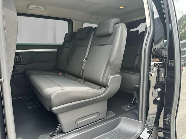 Peugeot Traveller Standard 2.2 BlueHDi 180  Family Edition S/S