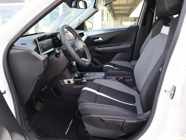 Opel Frontera 1.2 T HEV 145 GS