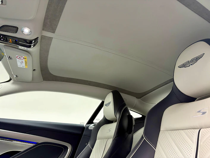 immagine del veicolo ASTON MARTIN DB12