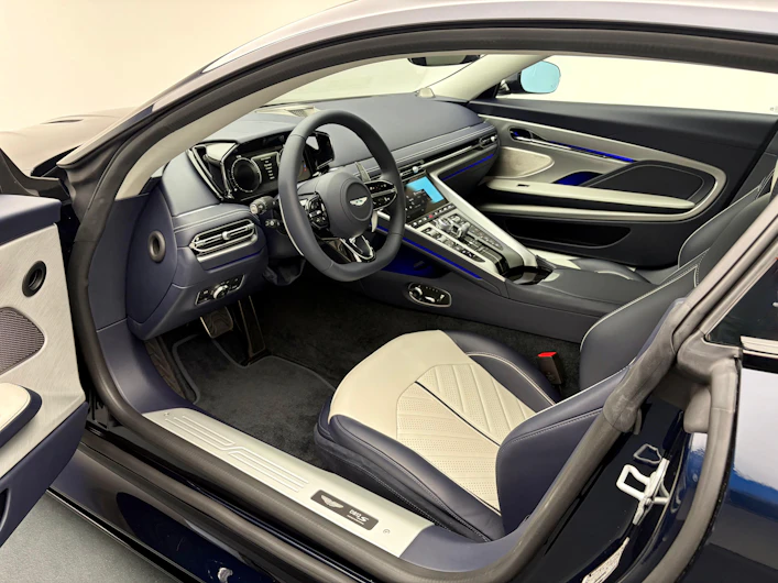immagine del veicolo ASTON MARTIN DB12