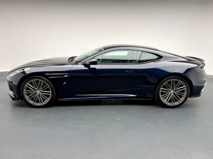 immagine del veicolo ASTON MARTIN DB12