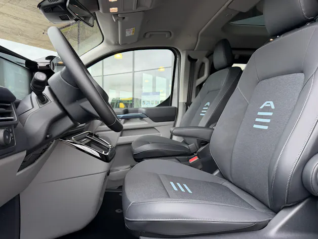 Ford Tourneo Bus 340 L1H1 65kWh Active