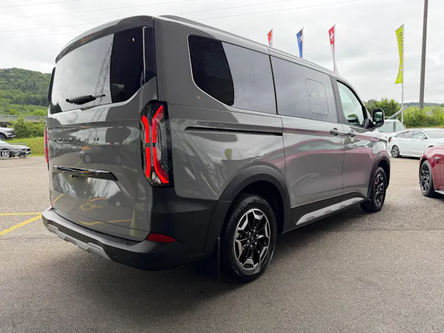 Ford Tourneo Bus 340 L1H1 65kWh Active