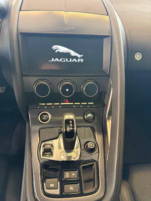 Jaguar F-Type Coupé 2.0 I4 R-Dynamic Automatik | Panorama Glas | ALL BLACK | Heckspoiler |