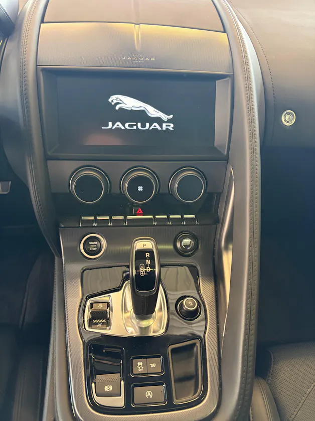 Jaguar F-Type Coupé 2.0 I4 R-Dynamic Automatik | Panorama Glas | ALL BLACK | Heckspoiler |
