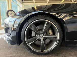 Jaguar F-Type Coupé 2.0 I4 R-Dynamic Automatik | Panorama Glas | ALL BLACK | Heckspoiler |