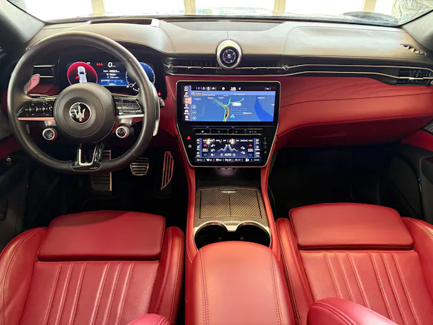 Maserati Grecale 2.0 MHEV Modena Automatica | CH | Garantie Mai 27 | Leder Rosso | Carbon | HeadUp | 21" | 360 Kamera |