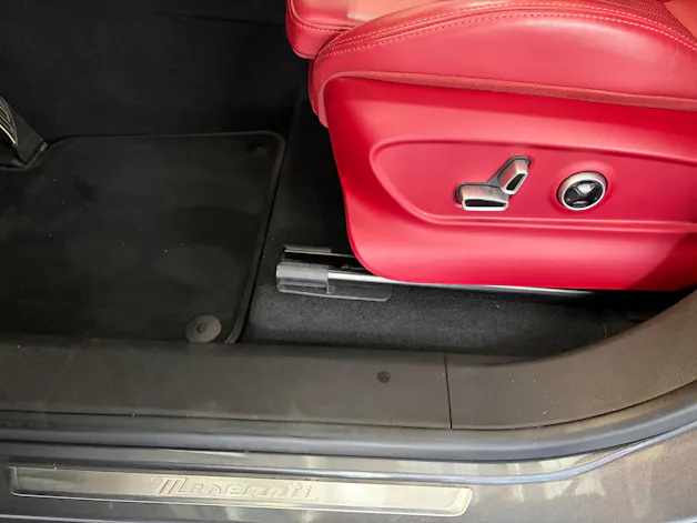 Maserati Grecale 2.0 MHEV Modena Automatica | CH | Garantie Mai 27 | Leder Rosso | Carbon | HeadUp | 21" | 360 Kamera |
