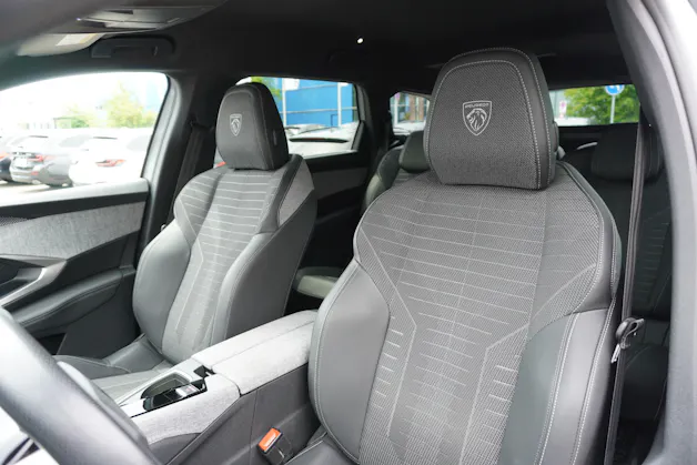 Peugeot 5008 145 Hybrid e-DCS6 GT 7-PLÄTZER!!!
