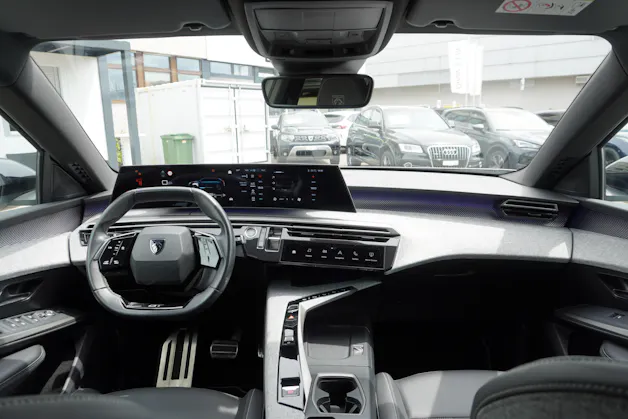 Peugeot 5008 145 Hybrid e-DCS6 GT 7-PLÄTZER!!!