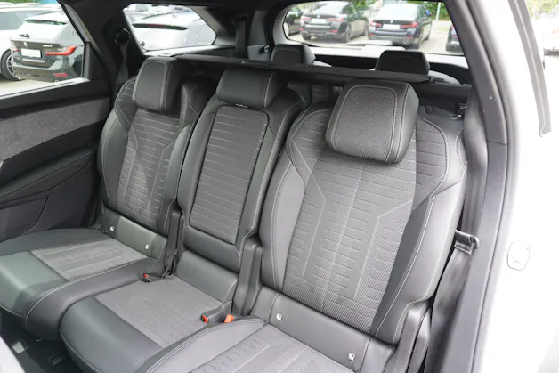 Peugeot 5008 145 Hybrid e-DCS6 GT 7-PLÄTZER!!!