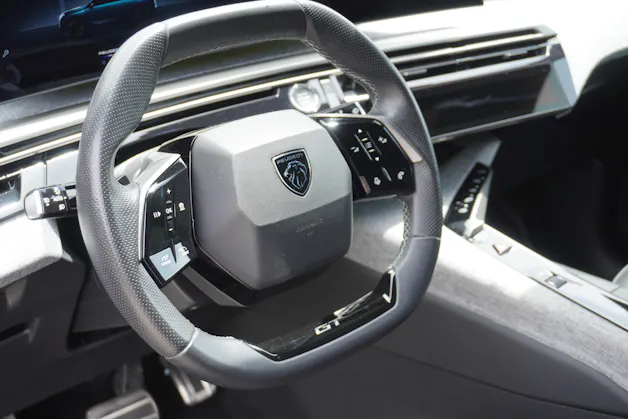 Peugeot 5008 145 Hybrid e-DCS6 GT 7-PLÄTZER!!!
