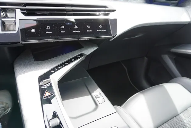 Peugeot 5008 145 Hybrid e-DCS6 GT 7-PLÄTZER!!!