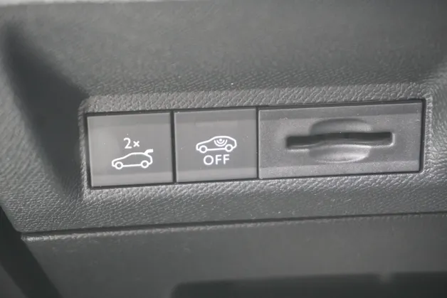 Peugeot 5008 145 Hybrid e-DCS6 GT 7-PLÄTZER!!!