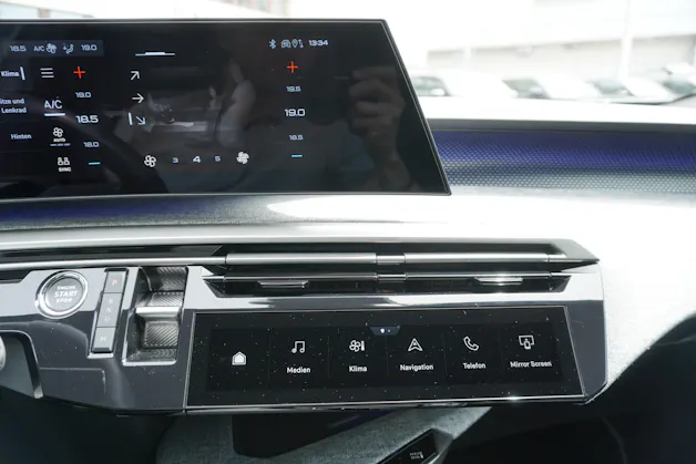 Peugeot 5008 145 Hybrid e-DCS6 GT 7-PLÄTZER!!!