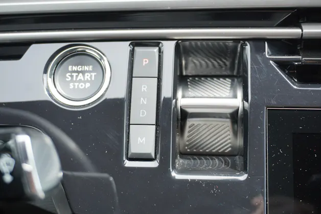 Peugeot 5008 145 Hybrid e-DCS6 GT 7-PLÄTZER!!!