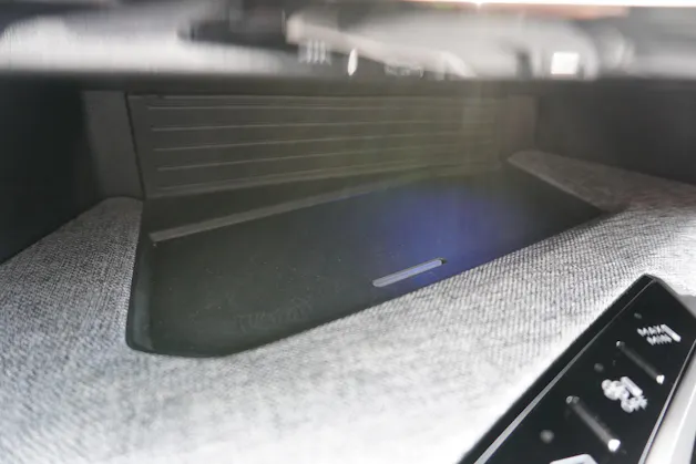 Peugeot 5008 145 Hybrid e-DCS6 GT 7-PLÄTZER!!!