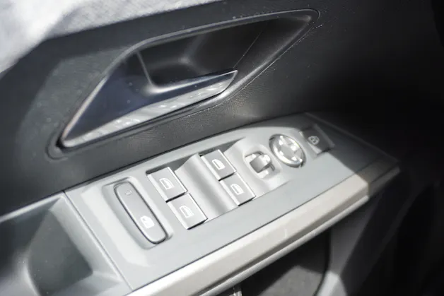 Peugeot 5008 145 Hybrid e-DCS6 GT 7-PLÄTZER!!!