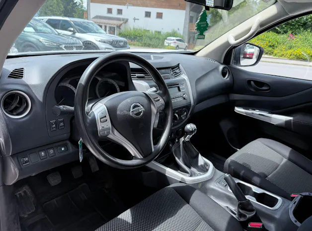 Nissan Navara Double Cab Visia 2.3 dCi 4WD