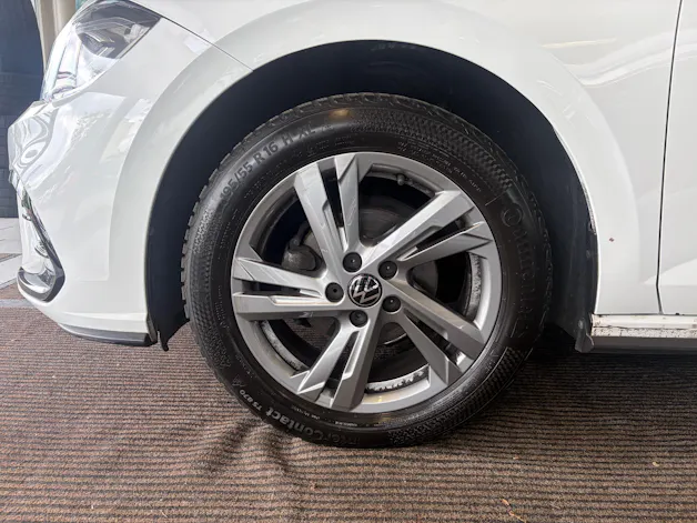 VW Polo 1.0 TSI R-Line DSG | CH | Adaptiver Tempomat ACC | Navi Discover Pro | Digital Cockpit Pro | Lane & Front Assist |
