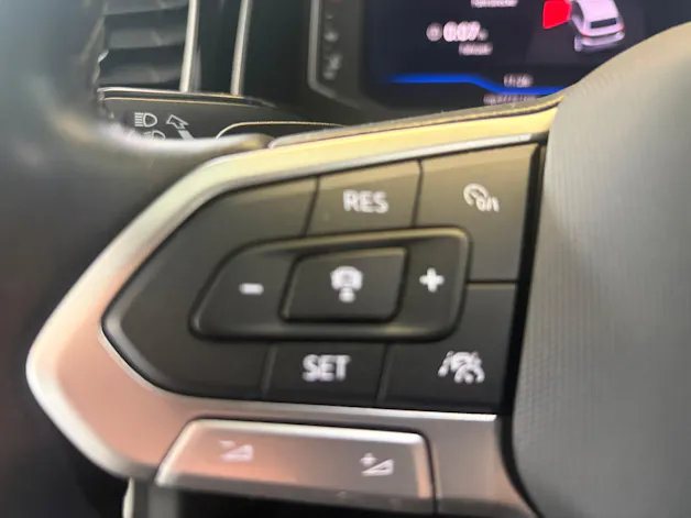 VW Polo 1.0 TSI R-Line DSG | CH | Adaptiver Tempomat ACC | Navi Discover Pro | Digital Cockpit Pro | Lane & Front Assist |
