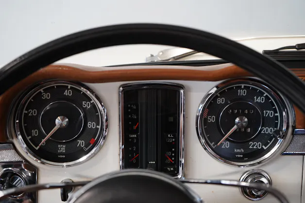 Mercedes-Benz 230 SL ROADSTER