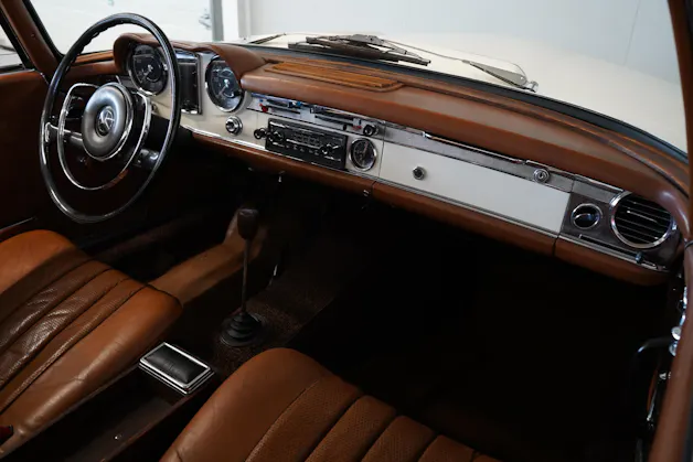Mercedes-Benz 230 SL ROADSTER