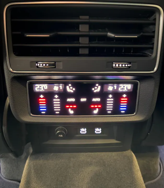 Audi RSQ8 | CH Swiss | Carbon | B&O | Keramik | DYNAMIKPAKET PLUS | AHK | Standheizung | NP: 230K! |
