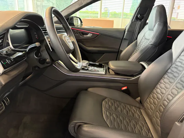Audi RSQ8 | CH Swiss | Carbon | B&O | Keramik | DYNAMIKPAKET PLUS | AHK | Standheizung | NP: 230K! |