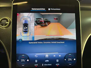 Mercedes-Benz C 300 4M - AMG / DISTRONIC / 360 Grad Kamera / Panorama-Dach