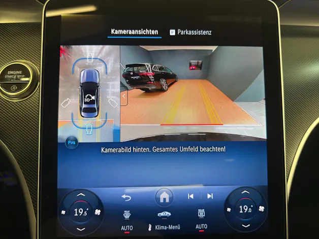 Mercedes-Benz C 300 4M - AMG / DISTRONIC / 360 Grad Kamera / Panorama-Dach