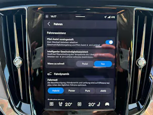 Volvo V60 T6 eAWD Plug in Hybrid Plus Dark Geartronic