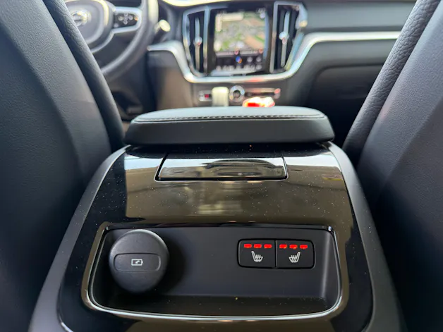 Volvo V60 T6 eAWD Plug in Hybrid Plus Dark Geartronic