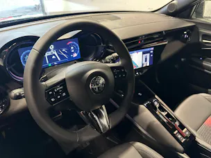 Alfa Romeo Junior 1.2 48V Hybrid Q4