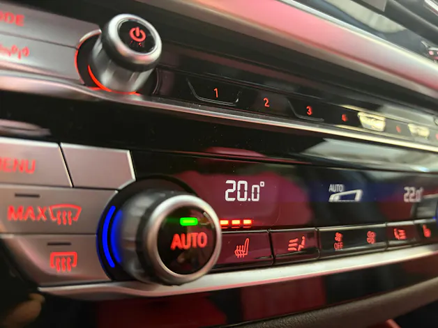 BMW X4 M40i Steptronic | CH Swiss | Individual Leder Fiona Rot-Schwarz | LED | Memory | DRIVING ASSISTANT |