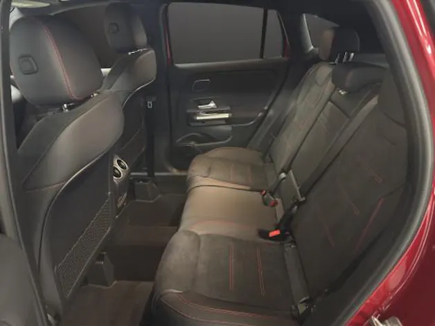 Mercedes-Benz GLA 200 Night Star 7G-D