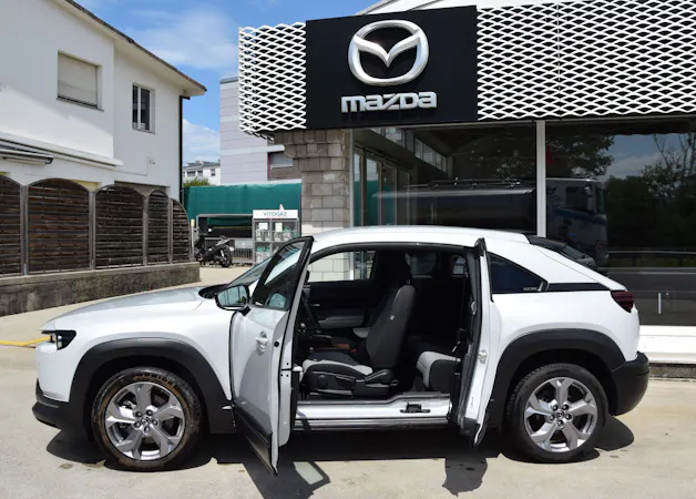 Mazda MX-30 e-Skyactiv Ambition Plus