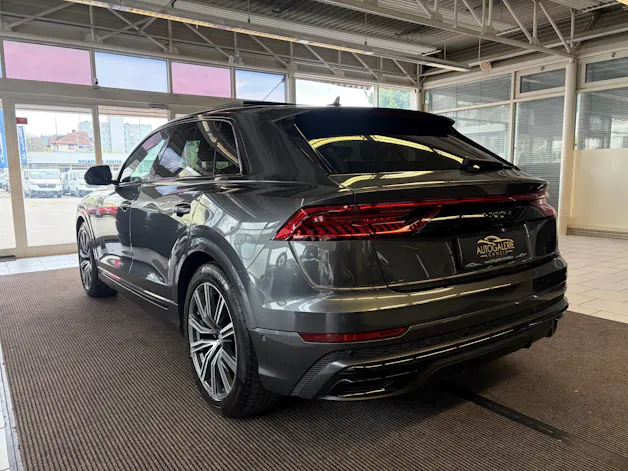 Audi Q8 50 TDI quattro S-LINE | CH Fahrzeug | Black Paket | Pano | AHK | Luftfederung | B&O Sound | Head Up | Matrix |