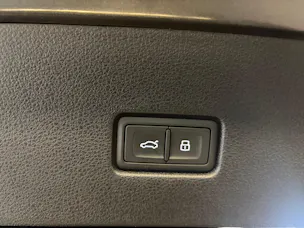 Audi Q8 50 TDI quattro S-LINE | CH Fahrzeug | Black Paket | Pano | AHK | Luftfederung | B&O Sound | Head Up | Matrix |