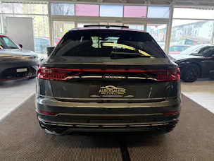 Audi Q8 50 TDI quattro S-LINE | CH Fahrzeug | Black Paket | Pano | AHK | Luftfederung | B&O Sound | Head Up | Matrix |