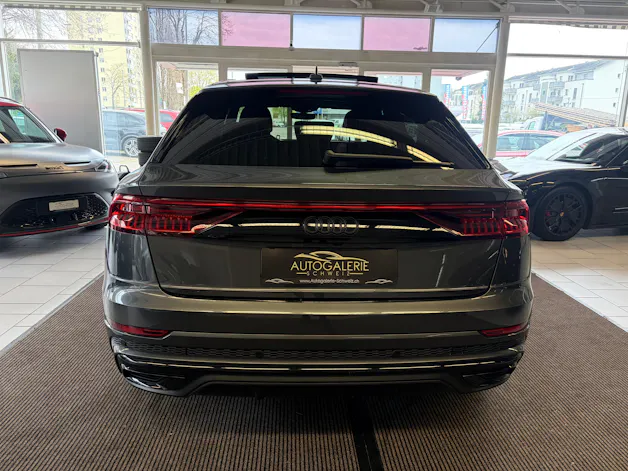 Audi Q8 50 TDI quattro S-LINE | CH Fahrzeug | Black Paket | Pano | AHK | Luftfederung | B&O Sound | Head Up | Matrix |