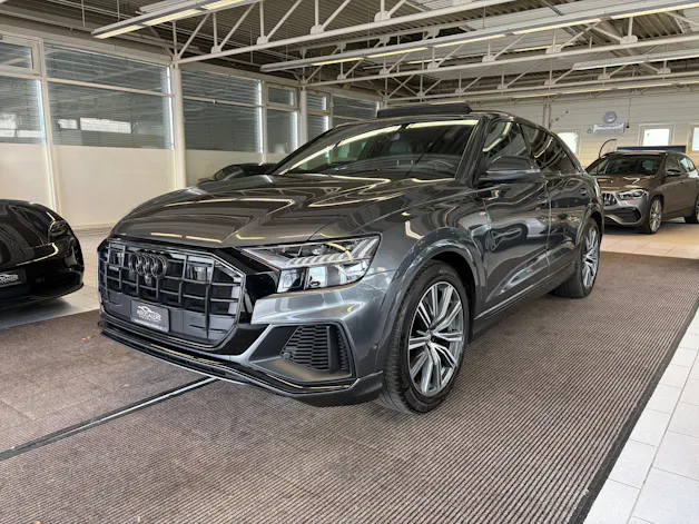 Audi Q8 50 TDI quattro S-LINE | CH Fahrzeug | Black Paket | Pano | AHK | Luftfederung | B&O Sound | Head Up | Matrix |
