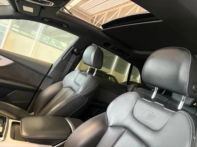 Audi Q8 50 TDI quattro S-LINE | CH Fahrzeug | Black Paket | Pano | AHK | Luftfederung | B&O Sound | Head Up | Matrix |