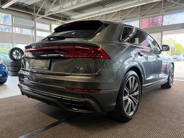 Audi Q8 50 TDI quattro S-LINE | CH Fahrzeug | Black Paket | Pano | AHK | Luftfederung | B&O Sound | Head Up | Matrix |
