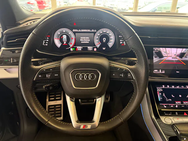 Audi Q8 50 TDI quattro S-LINE | CH Fahrzeug | Black Paket | Pano | AHK | Luftfederung | B&O Sound | Head Up | Matrix |