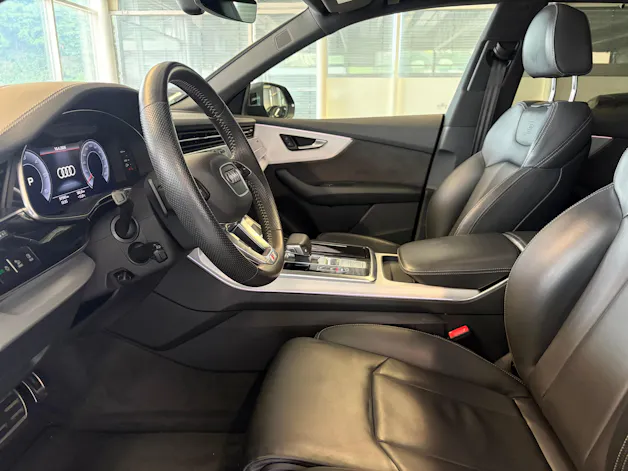 Audi Q8 50 TDI quattro S-LINE | CH Fahrzeug | Black Paket | Pano | AHK | Luftfederung | B&O Sound | Head Up | Matrix |