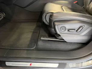 Audi Q8 50 TDI quattro S-LINE | CH Fahrzeug | Black Paket | Pano | AHK | Luftfederung | B&O Sound | Head Up | Matrix |
