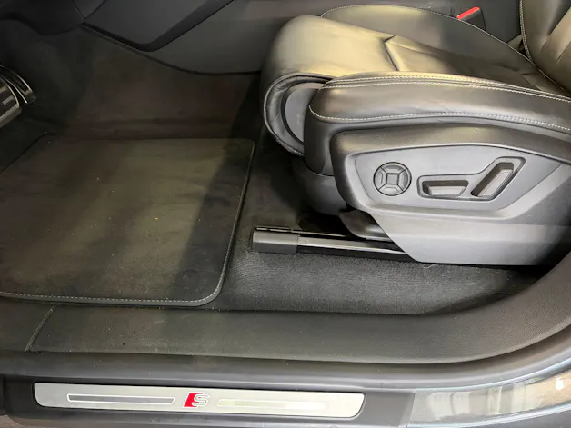 Audi Q8 50 TDI quattro S-LINE | CH Fahrzeug | Black Paket | Pano | AHK | Luftfederung | B&O Sound | Head Up | Matrix |