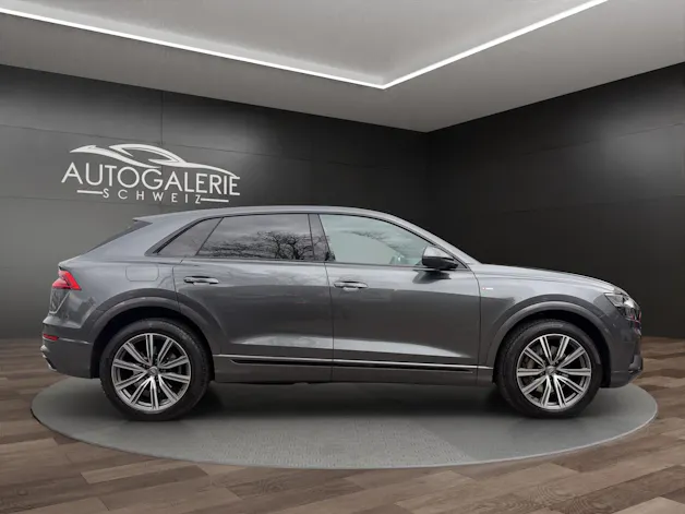 Audi Q8 50 TDI quattro S-LINE | CH Fahrzeug | Black Paket | Pano | AHK | Luftfederung | B&O Sound | Head Up | Matrix |