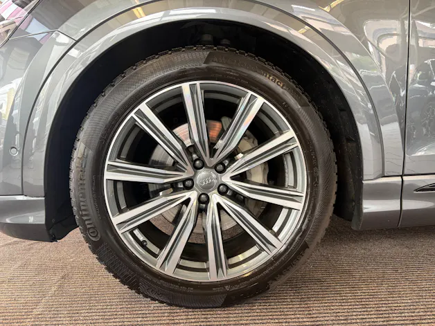 Audi Q8 50 TDI quattro S-LINE | CH Fahrzeug | Black Paket | Pano | AHK | Luftfederung | B&O Sound | Head Up | Matrix |